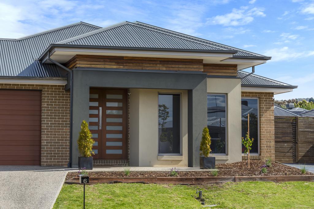 6 BUCKLAND BVD, GISBORNE, VIC 3437