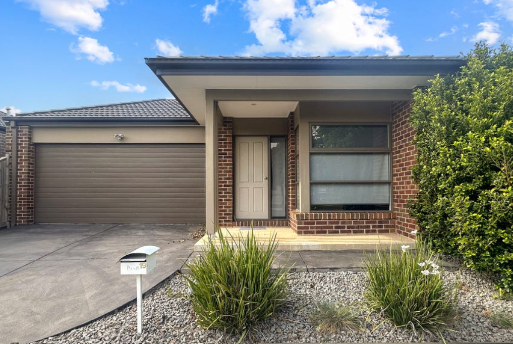 19 Brossard Rd, Mickleham, VIC 3064
