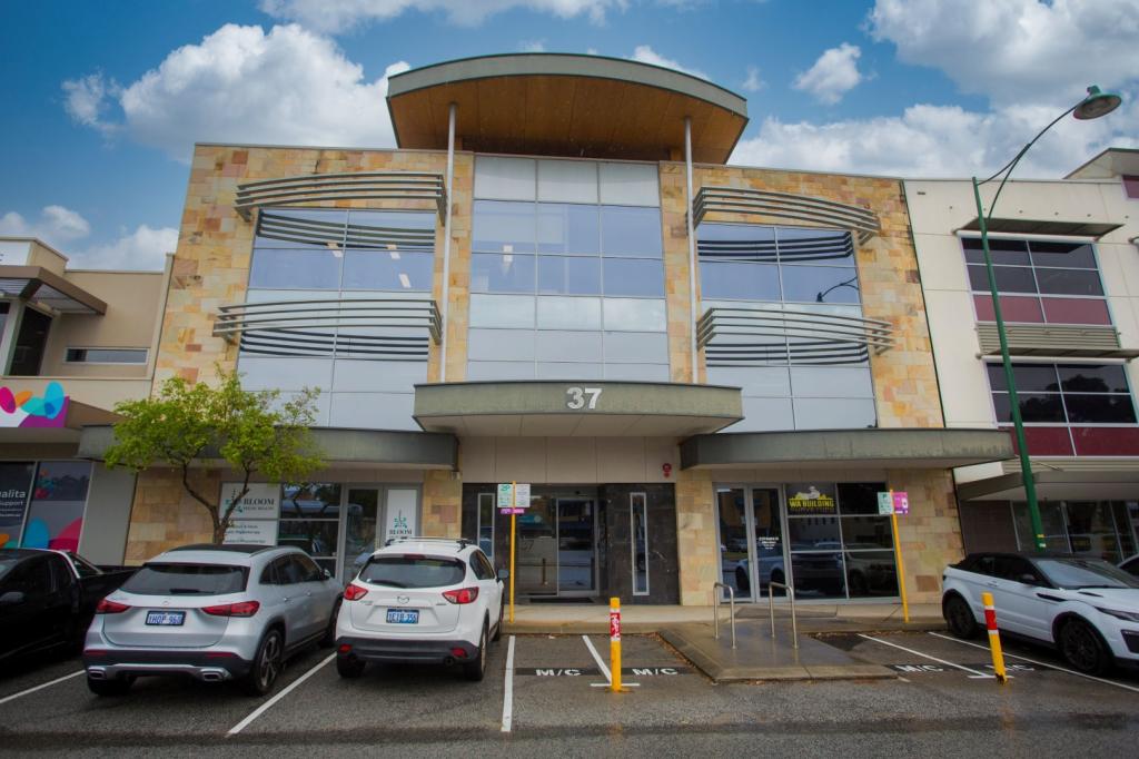 4/37 Cedric St, Stirling, WA 6021