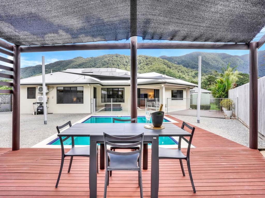 5 DAYKIN CL, REDLYNCH, QLD 4870