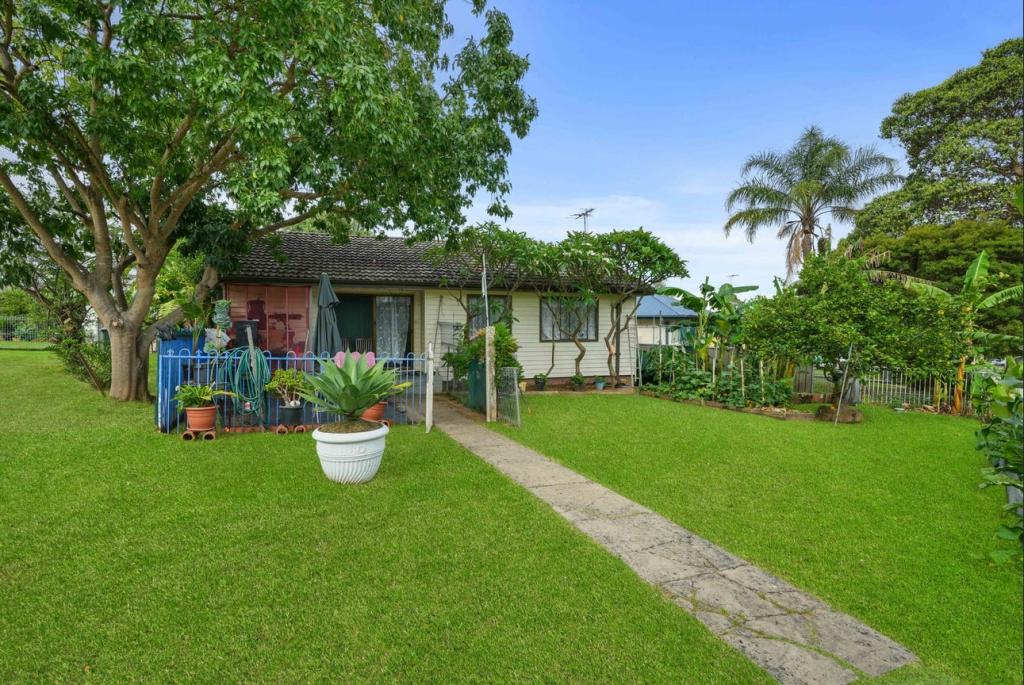11 BURNS RD, CAMPBELLTOWN, NSW 2560