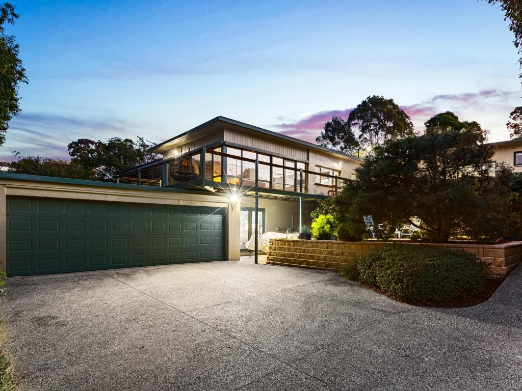 320 Gallaghers Rd, Glen Waverley, VIC 3150