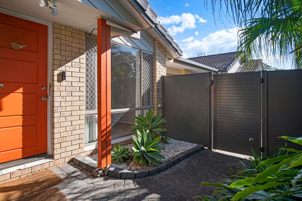 1/120 Whiting St, Labrador, QLD 4215