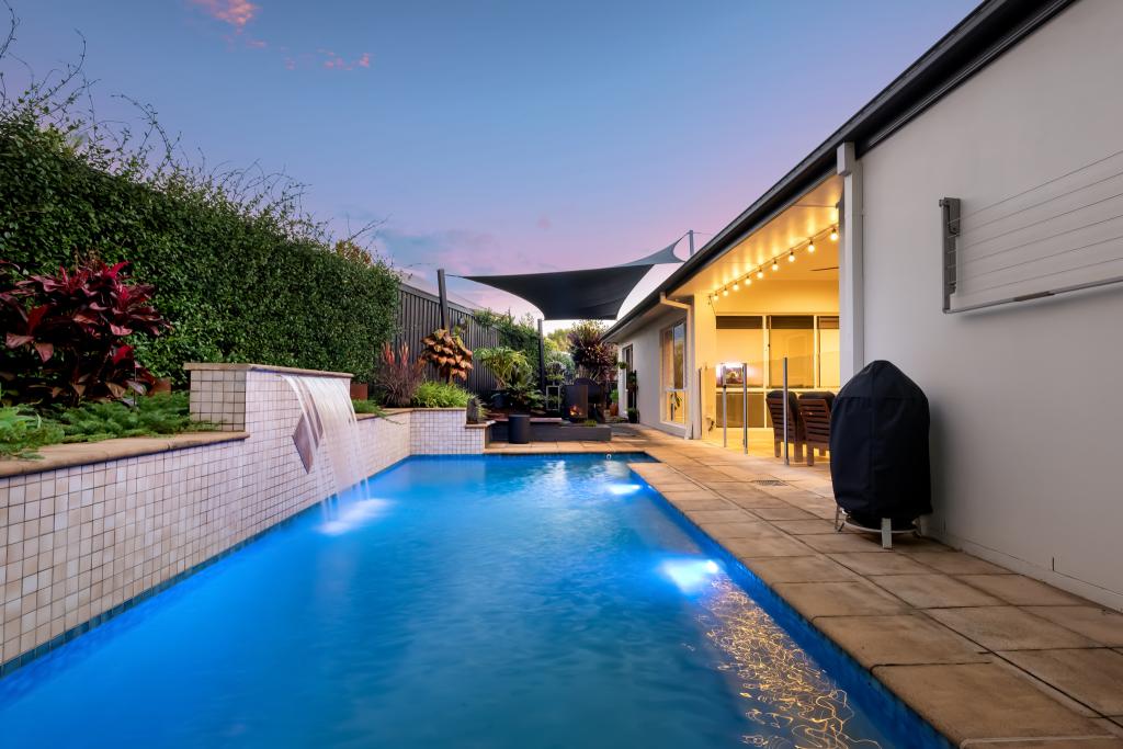 2 RAGAMUFFIN DR W, COOMERA, QLD 4209