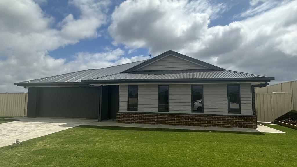 12 LIGNUM CT, WORROLONG, SA 5291