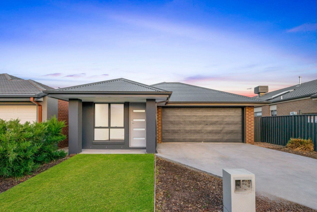 19 ATHERTON WAY, WERRIBEE, VIC 3030