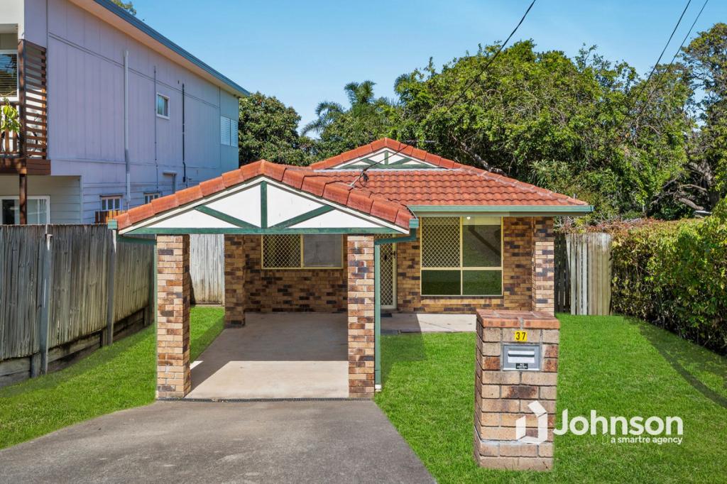 37 Barrinia St, Manly, QLD 4179