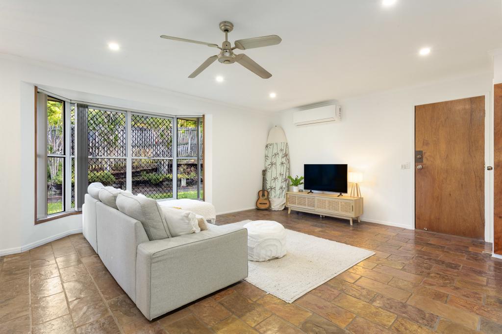 2 Dianella Ct, Elanora, QLD 4221