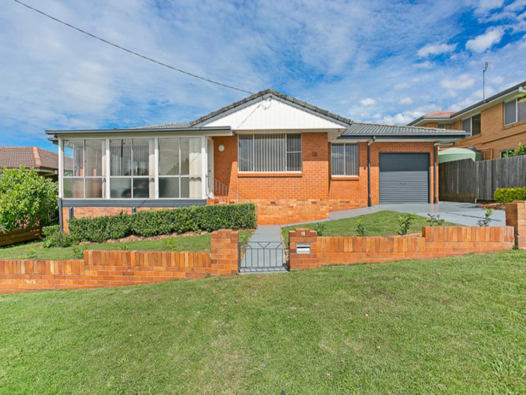 18 LOCH ST, CENTENARY HEIGHTS, QLD 4350