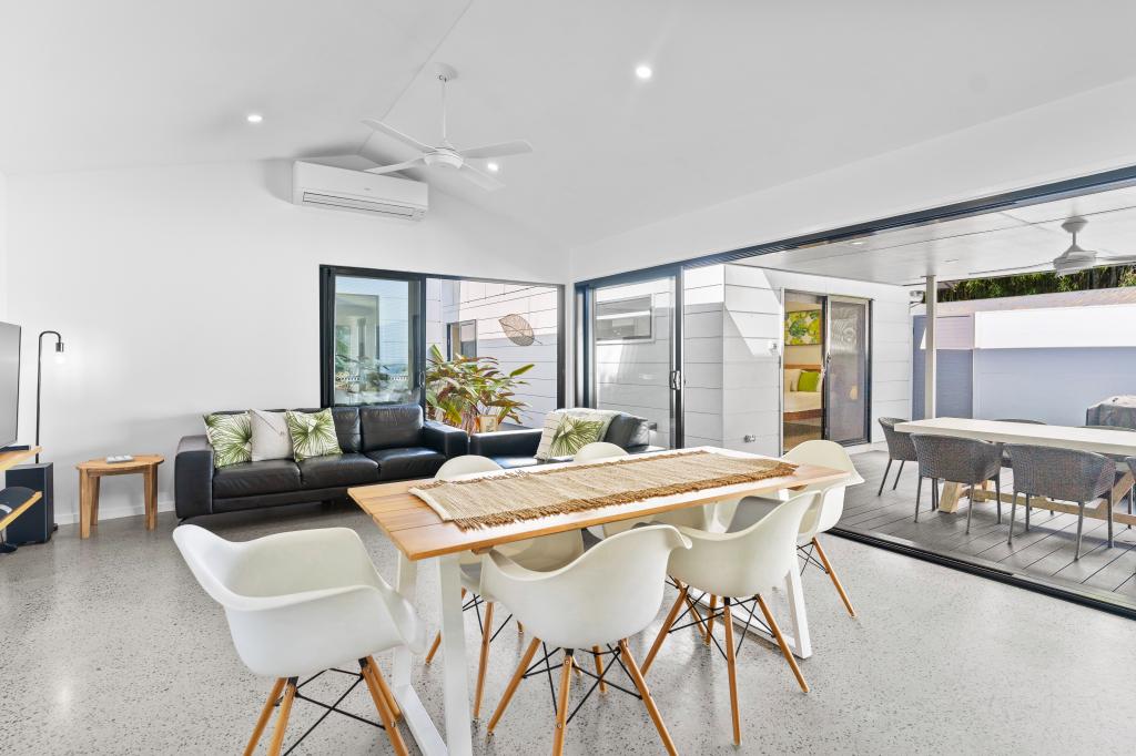 11 Holland St, Wongaling Beach, QLD 4852