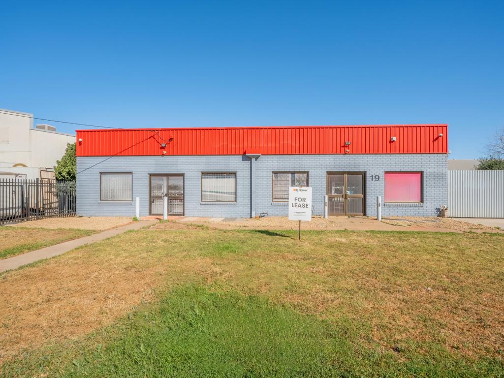 19 COLLIER ST, GRIFFITH, NSW 2680