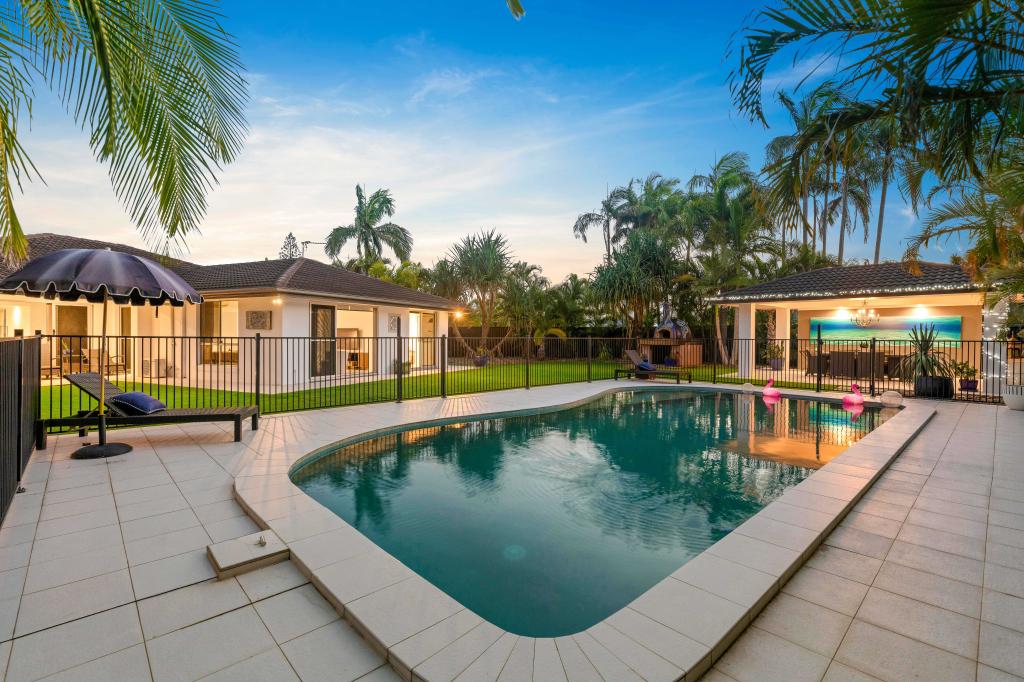 21 Dunbarton Ave, Bundall, QLD 4217