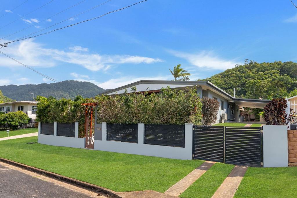 11 Ponticello St, Whitfield, QLD 4870