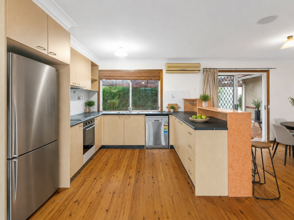 4 Derwent Pl, Albion Park, NSW 2527