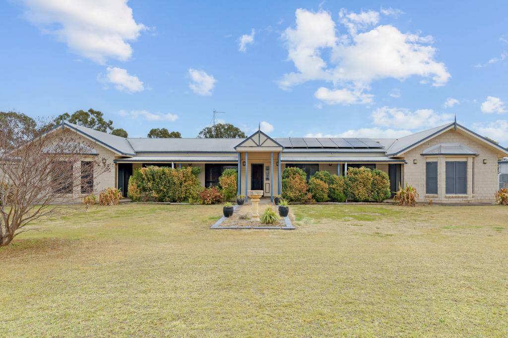 56 Cory St, Oakey, QLD 4401