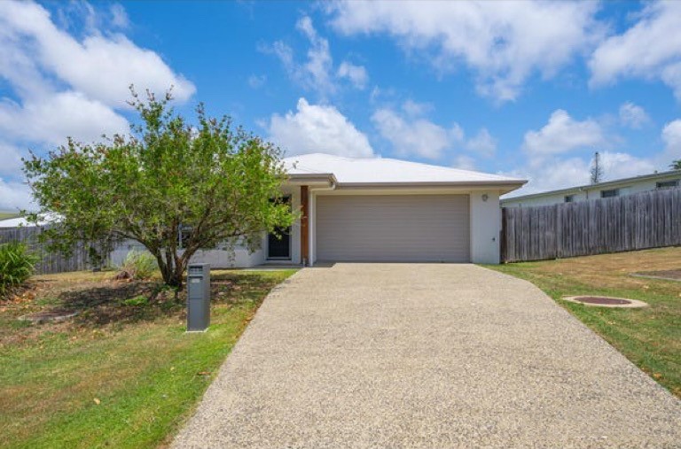 11 Hinze Cct, Rural View, QLD 4740