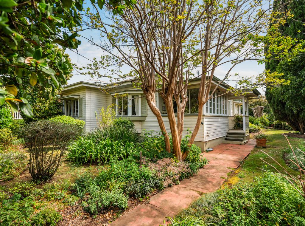 35 BRIDGE ST, MOUNT LOFTY, QLD 4350