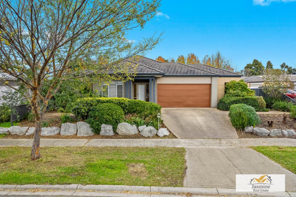 7 Kindred Ave, Cranbourne North, VIC 3977