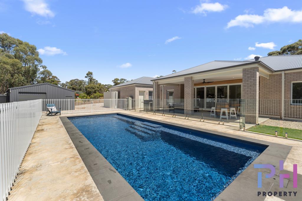 420 Olympic Pde, Maiden Gully, VIC 3551