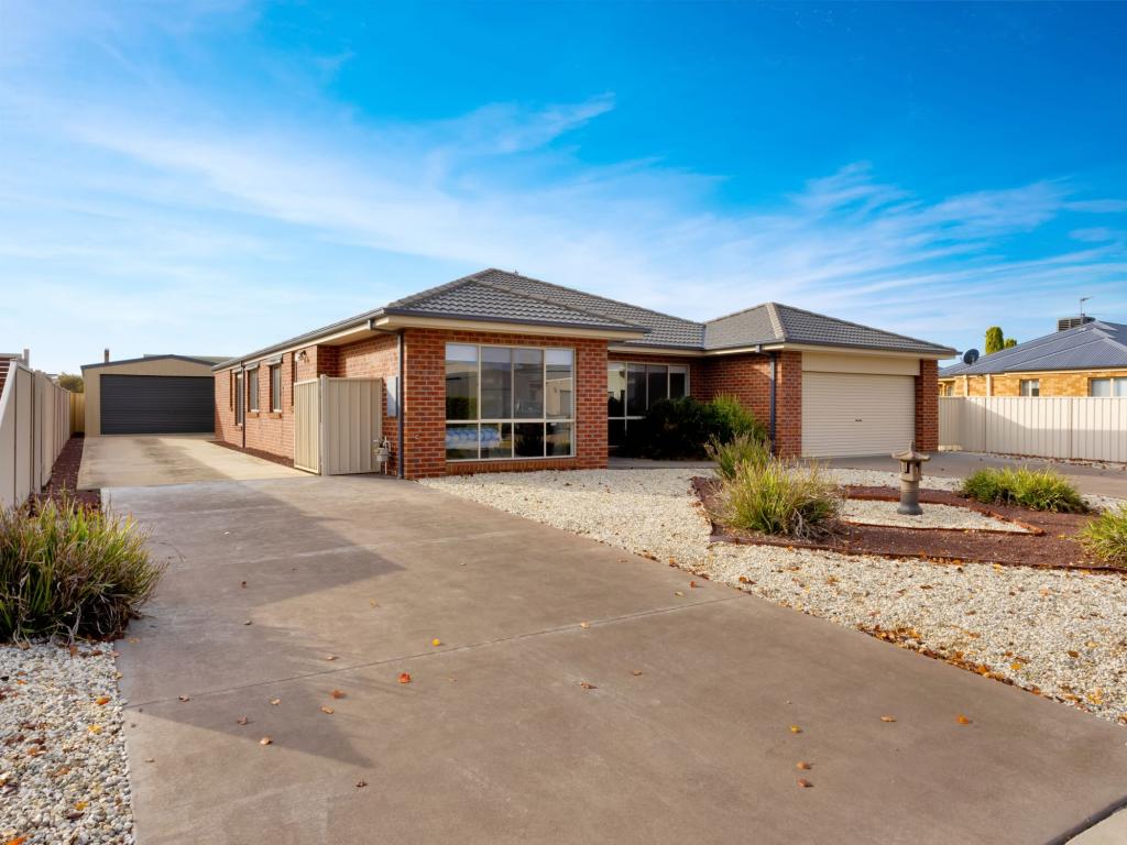 10 PARSONS CRES, YARRAWONGA, VIC 3730