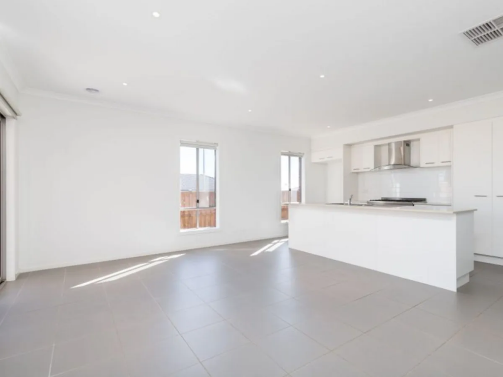 27 Hartland Dr, Cranbourne North, VIC 3977