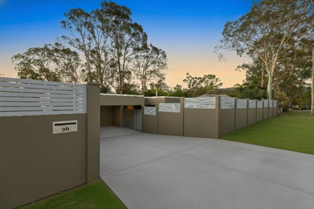 96 Chapel Hill Rd, Chapel Hill, QLD 4069