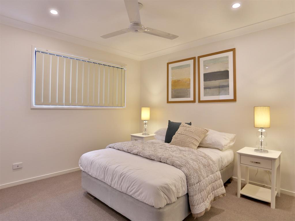 1 Emerald Pl, Bridgeman Downs, QLD 4035
