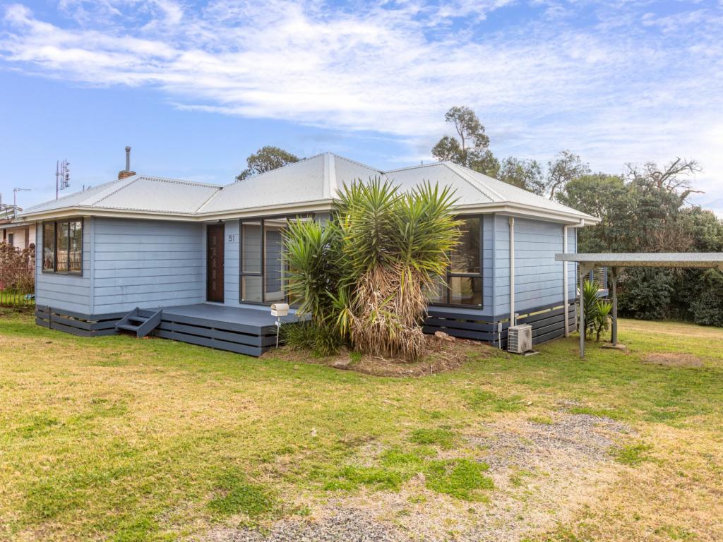 51 Howard Ave, Bega, NSW 2550