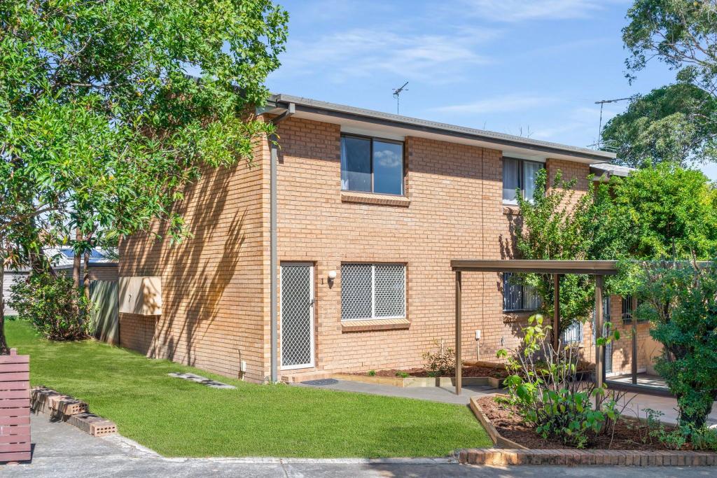 1/8 Cognac Ct, Kingston, QLD 4114