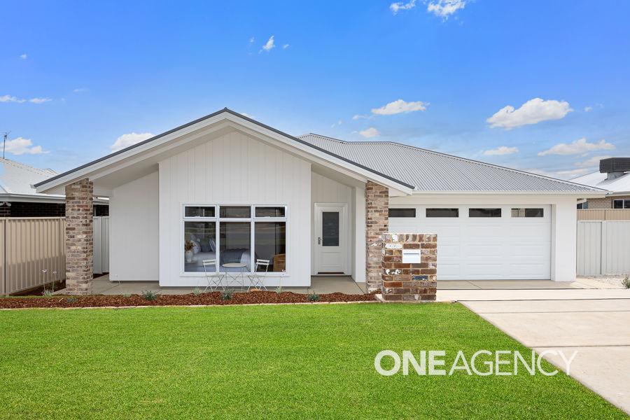 13 Burt St, Gobbagombalin, NSW 2650