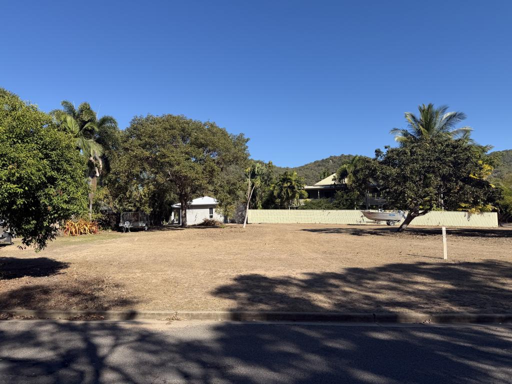16 Gifford St, Horseshoe Bay, QLD 4819