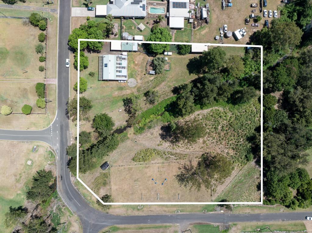 6 Parkridge Dr, Withcott, QLD 4352