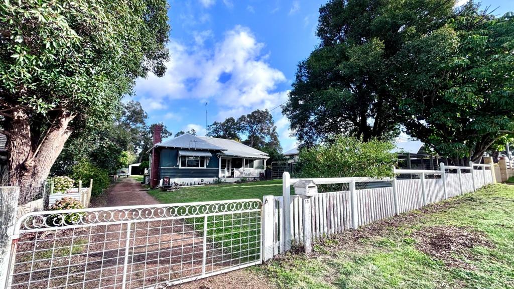 13 Mclarty St, Waroona, WA 6215