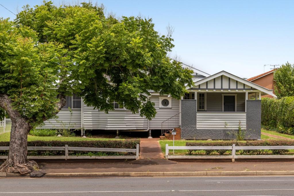 147 West St, Newtown, QLD 4350