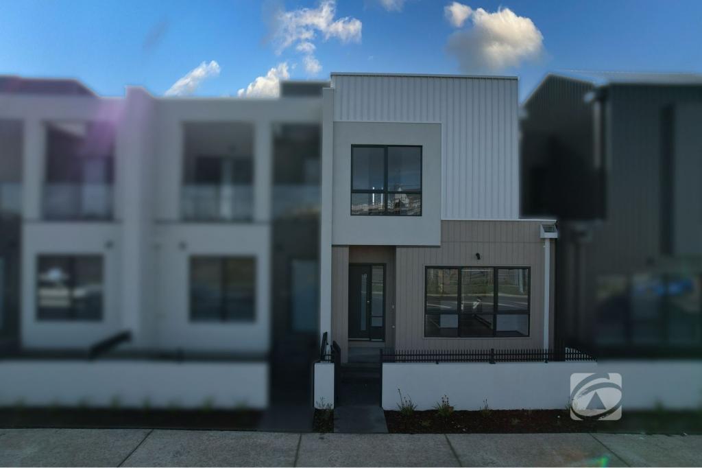 9 Travertine Loop, Berwick, VIC 3806