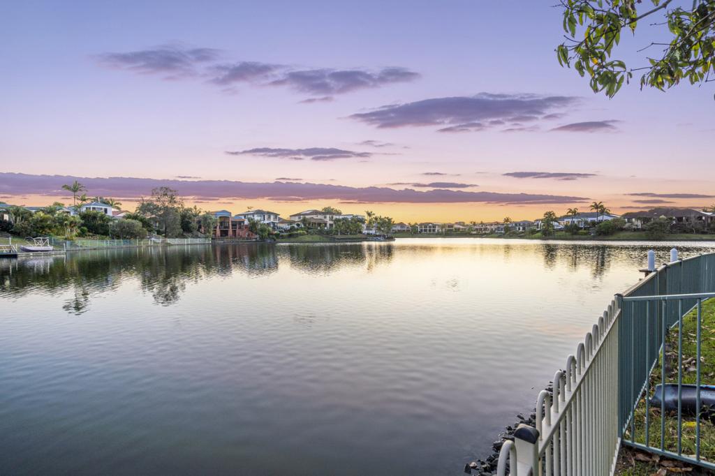 8 Seychelles Ct, Burleigh Waters, QLD 4220