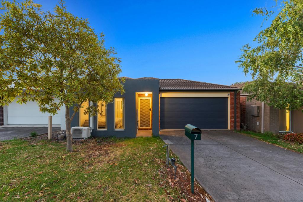 7 Young St, Pakenham, VIC 3810