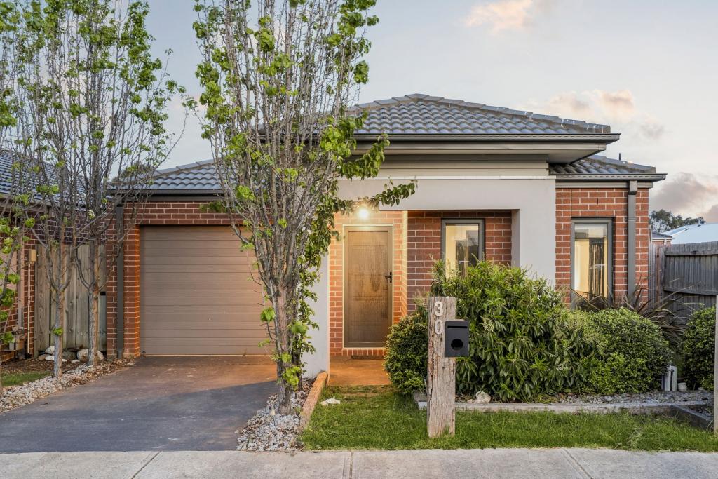 30- 32 Trinity Way, Armstrong Creek, VIC 3217