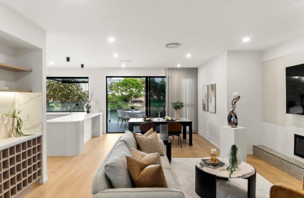 51 Rudd St, Broadbeach Waters, QLD 4218