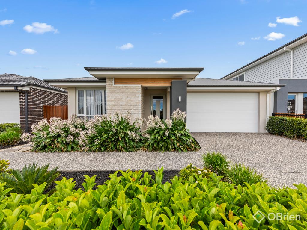 11 Grazing Way, Clyde North, VIC 3978