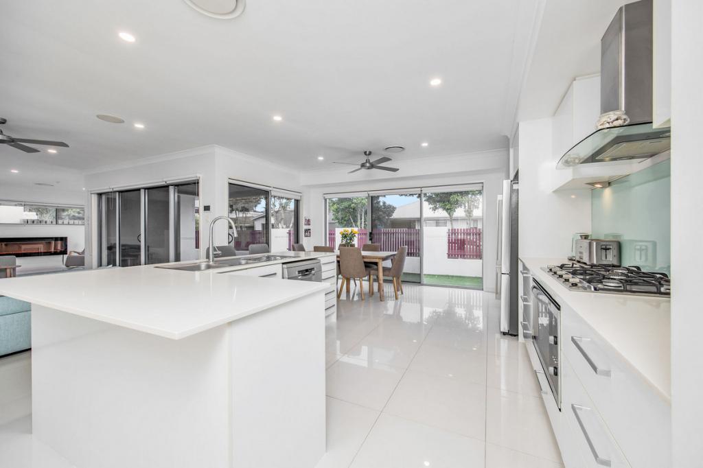 9 MARINER AVE, HOPE ISLAND, QLD 4212
