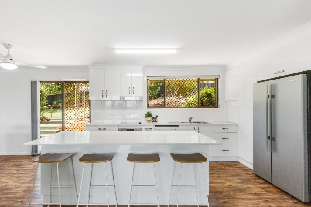 4 Percival Rd, Chatsworth, QLD 4570