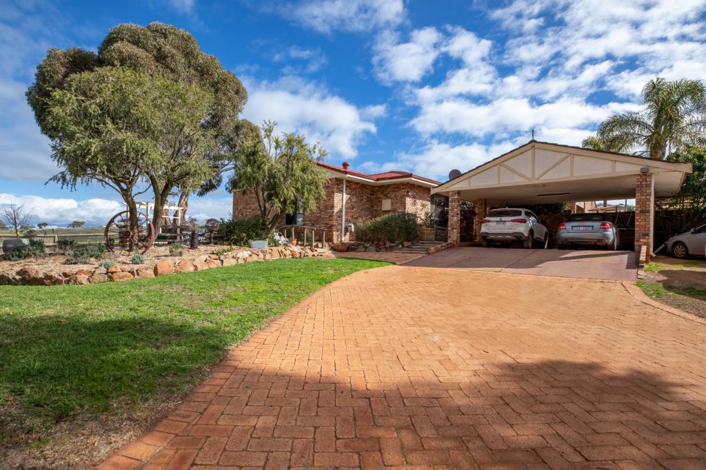 131 Hillside Rd, Minigin, WA 6312