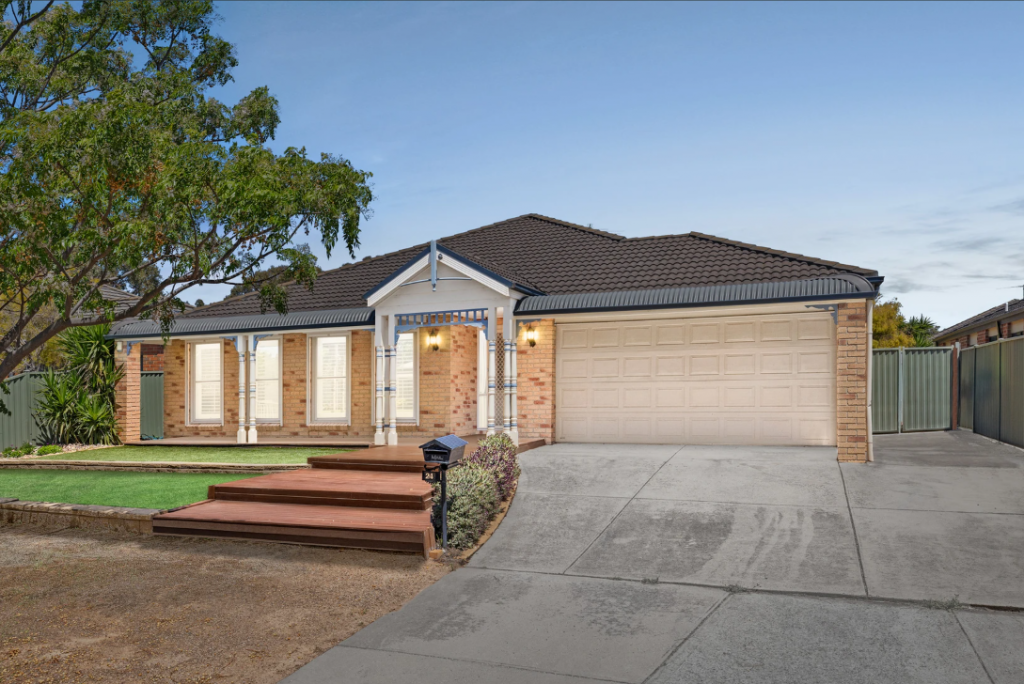 24 CARMICHAEL DR, WYNDHAM VALE, VIC 3024