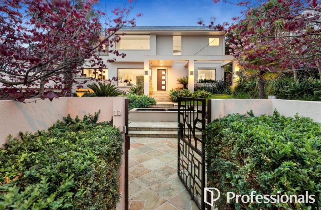 19 Beach Rd, Beaumaris, VIC 3193