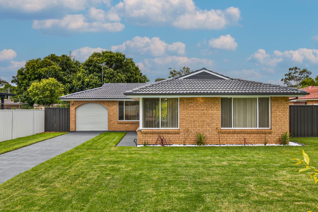 8 REEF ST, QUAKERS HILL, NSW 2763