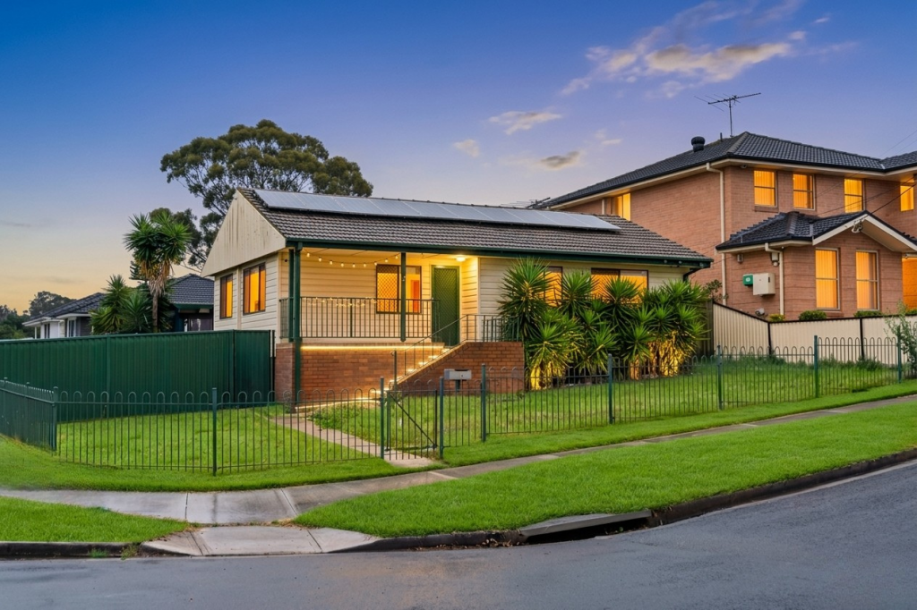 2 Warrigo St, Sadleir, NSW 2168
