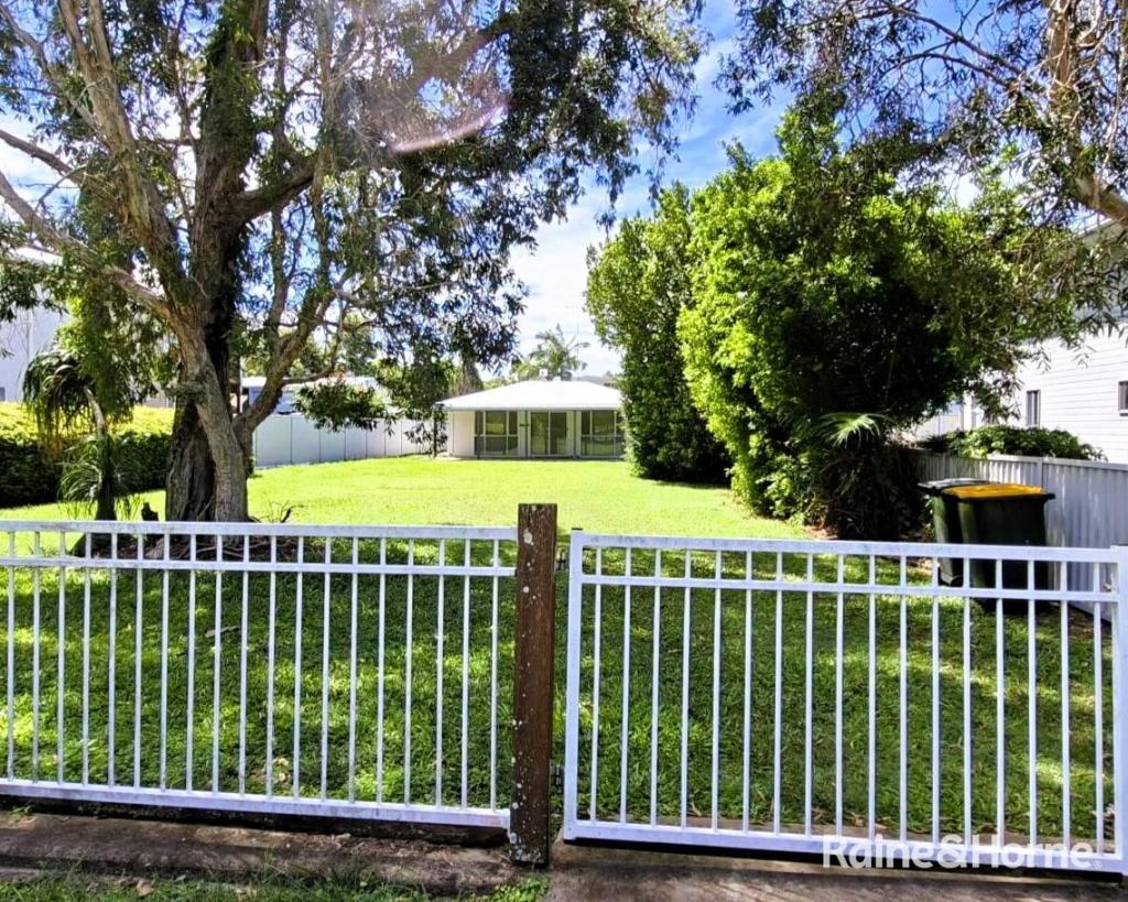 43 Mcintosh Ave, Elliott Heads, QLD 4670