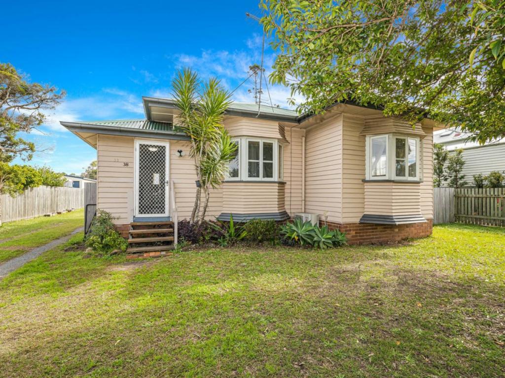 38 Biggs Ave, Beachmere, QLD 4510