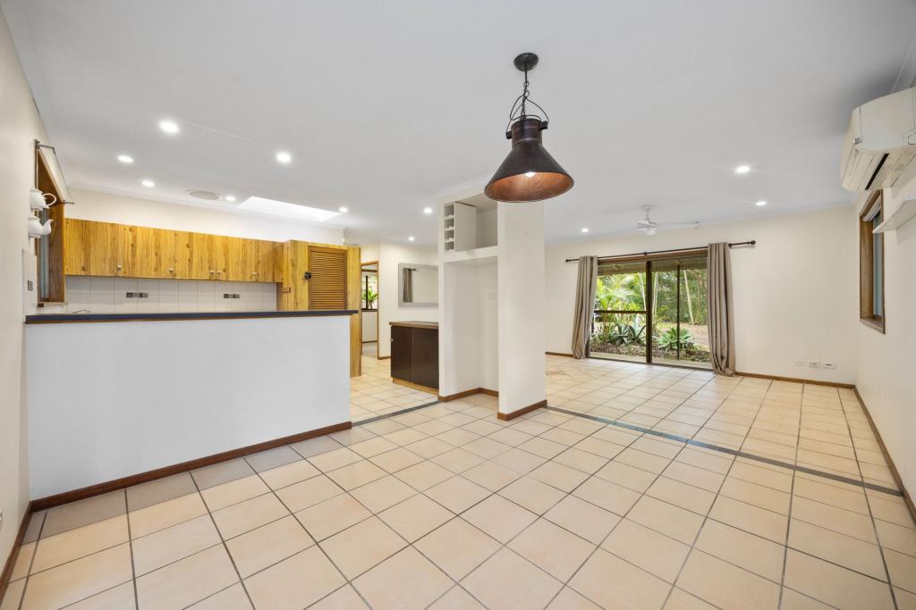 216 Mons Rd, Forest Glen, QLD 4556